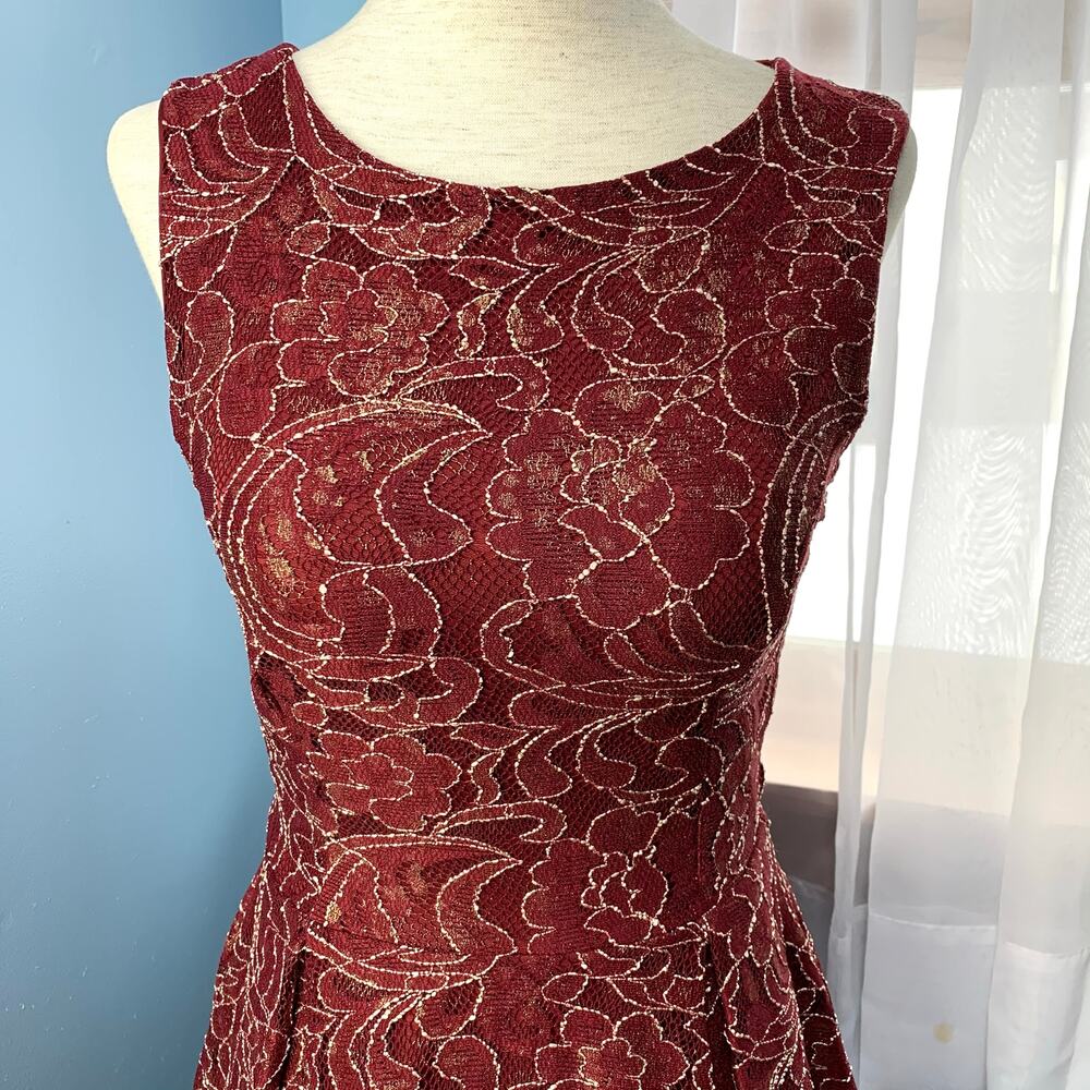 Everleigh Burgundy and Gold Sleeveless Lace Dress Size Medium - Picture 2 of 7